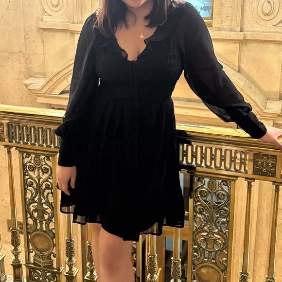 Preloved Elegant Black Dress - Picture 8 of 9